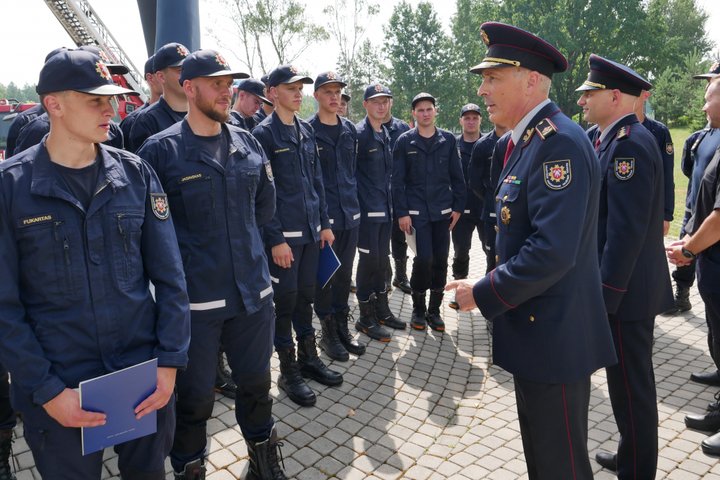 Diplomų teikimas. 2021.07.15. Saulius Greičius ir UG-20_25 grupė. .JPG